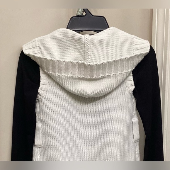 Girls Unique Hooded Old Navy cable kniit vest. Size 8, Bundle Deals! - Picture 3 of 8